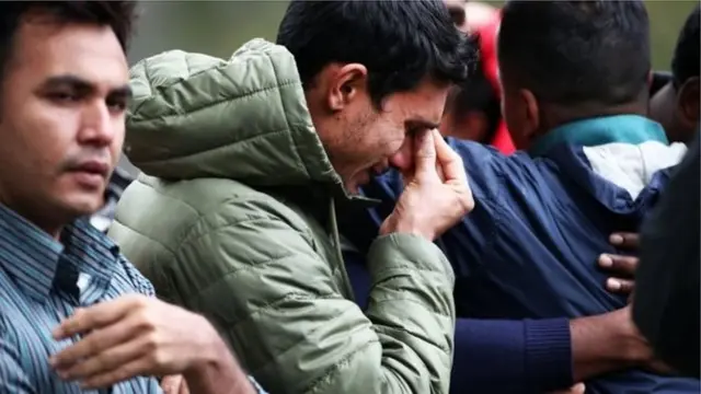 হামলার ঘটনার পর মসজিদের বাইরে আসা স্বজনেরা