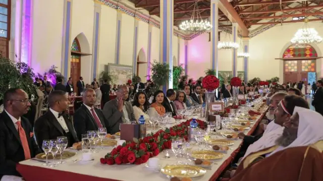 በእራት ግብዣው ላይ የተገኙ ታዳሚዎች በከፊል