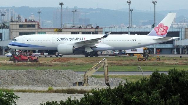 台灣桃園機場停機坪上的一架華航空中客車A350客機（26/5/2018）