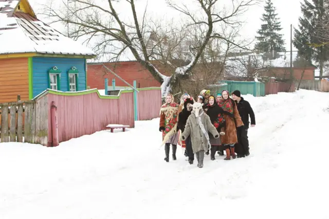 Колядникам на Чернігівщині кожухи саме стали в нагоді у цьогорічні різдвяні морози
