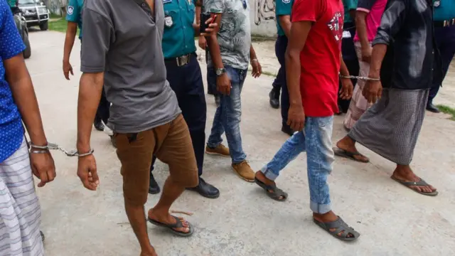 ধরপাকড় বাণিজ্যে সবচেয়ে লাভবান থানার পুলিশ।