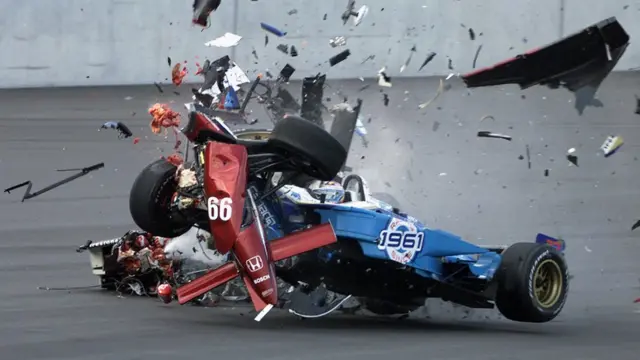 Tagliani choca contra el auto de Zanardi.