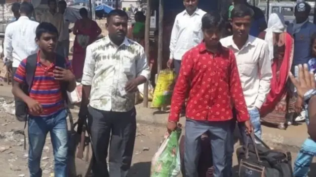 હિજરત કરી રહેલાં પરપ્રાંતીયો