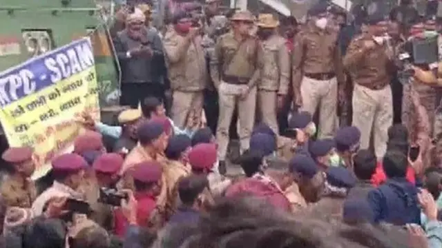 प्रदर्शनकारी छात्र