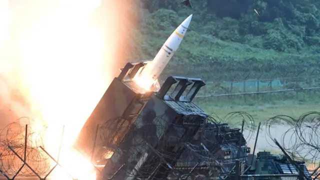 美军称此次演习为美韩联合导弹演习，是对朝鲜导弹发射作出的回应。