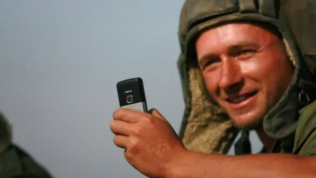 Август, 2008: Россия аскари Грузиядаги урушни суратга олмоқда.