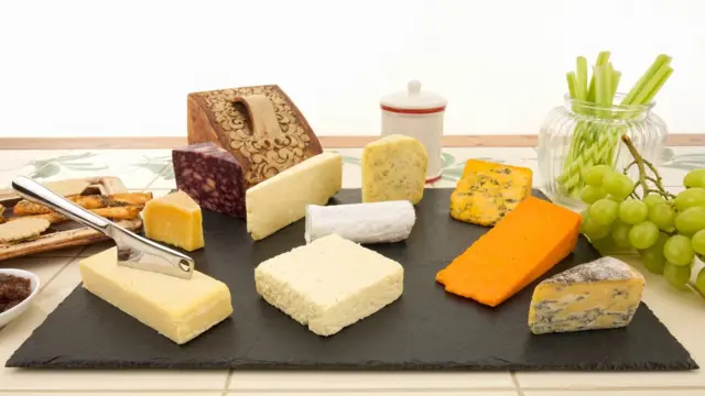 Сыры и виноград