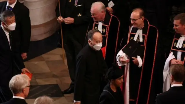 China's Vice-President Wang Qishan (centre)