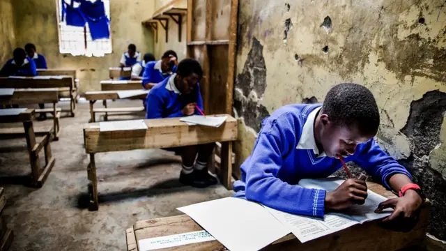 Àwọn òbí kan tilẹ̀ tún maa n ra ìwé ẹ̀rí fún ọmọ wọn.