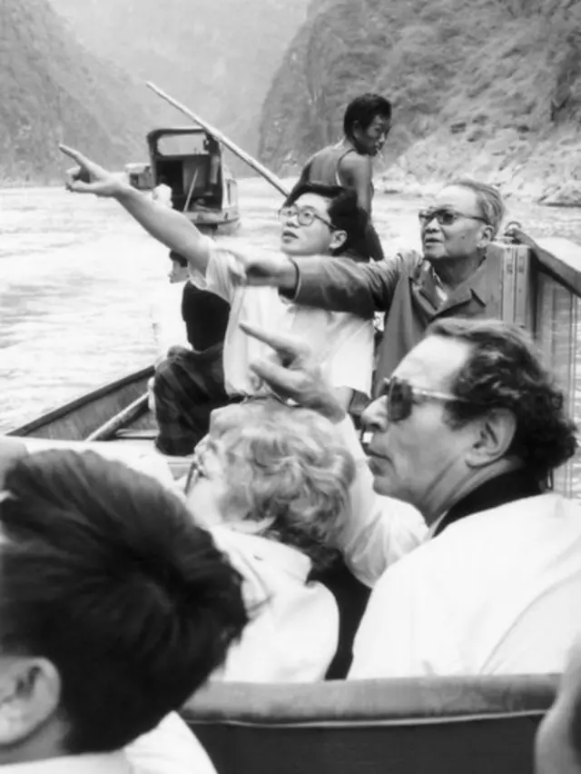 János Kornai, Zsuza Dániel, Xue Moqiao, y otros economistas