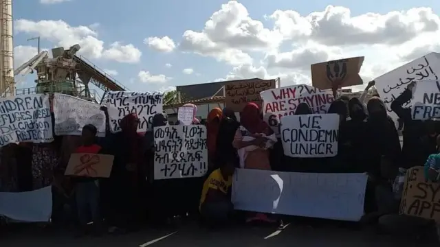 ኣብ መኣከብን መበግስን ማእከል ሰለማዊ ሰልፊ ከካይዱ እንከው