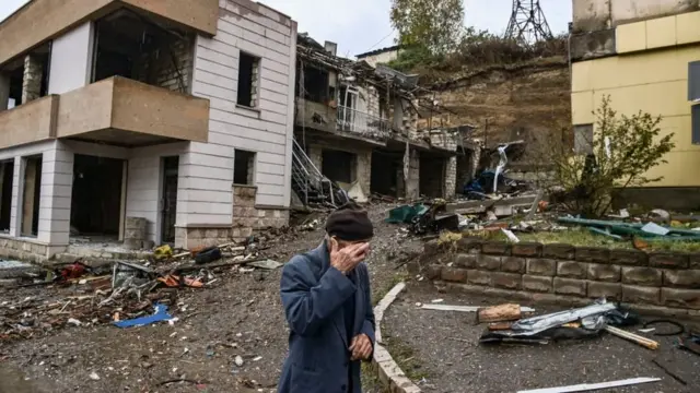 Карабактагы эң негизги гуманитардык көйгөй - инфраструктураны калыбына келтирип, качкындарды артка кайтаруу