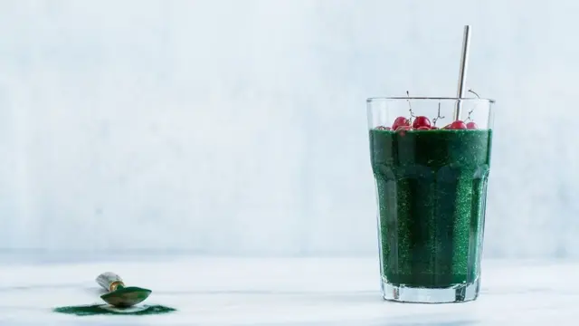 Smoothiecomo apostarcomo apostar em corrida de cavaloscorrida de cavalosfrutas verdes com spirulina havaiana e groselhas