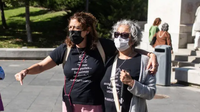 Carmen Cortés, coordinadora de la Plataforma "Seguimos viviendo", y Pilar Sastre.