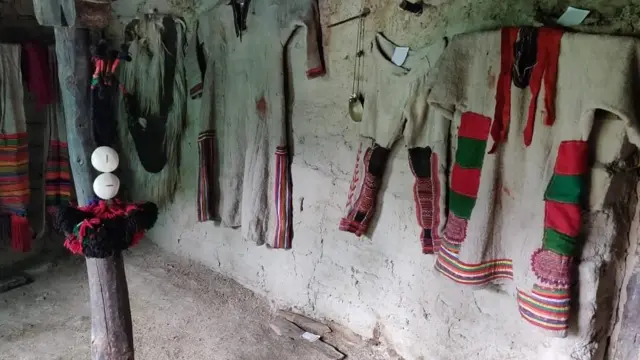 'நாங்கள் அலெக்ஸாண்டர் படை வீரர்களின் வம்சாவளியினர்'