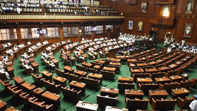 கர்நாடகா அரசியல் குழப்பம் - இது வரை நடந்தவை 6 கேள்வி பதில்களில்