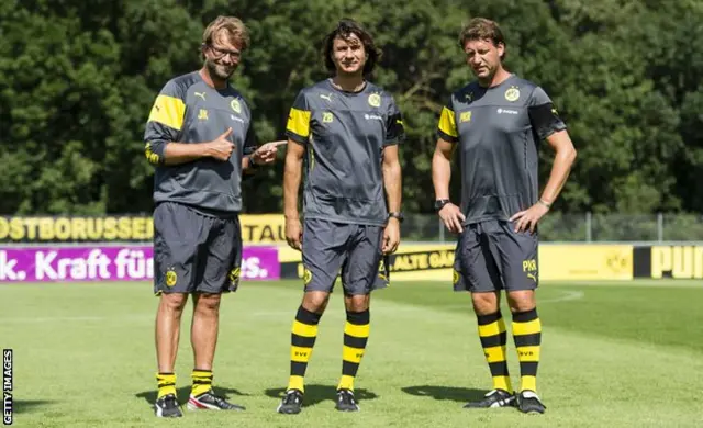 Klop sa asistentima Željkom Buvačem (sredina) i Peterom Kravicom (desno) u Dortmundu