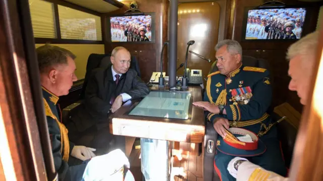 Президент Путин, министр Шойгу, адмирал Евменов и командующий ЗВО Журавлев