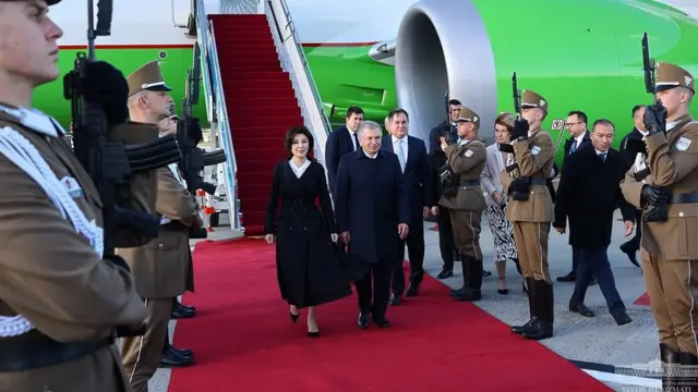 Президент Мирзиёев ва унинг рафиқасининг Венгрияда кутиб олиниши