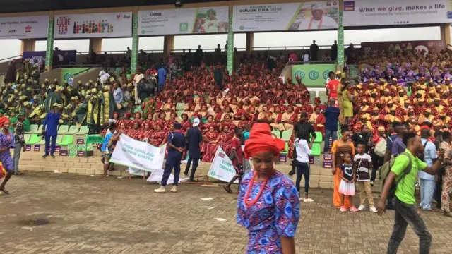 Awọn ẹlẹgbẹjẹgbẹ lọkunrin-lobinrin ninu asọ ẹgbẹjọda to n jo nibi ọdun Ojude Ọba