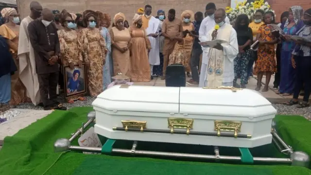 Awọn ọmọ oloku ati ẹbi leti iboji