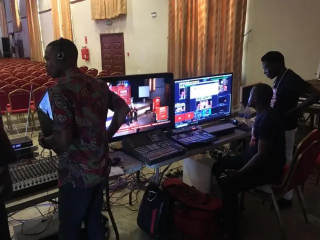 Àwọn àwòrán ẹ̀yìn ìtàgé