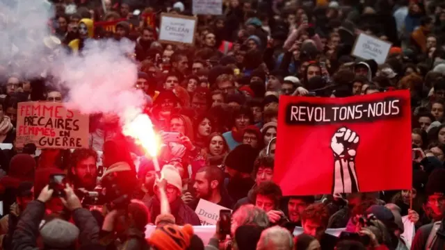 फ्रांस में हो रहा प्रदर्शन