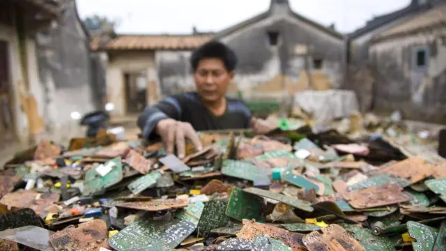 معادن قيمة داخل هواتفنا المحمولة