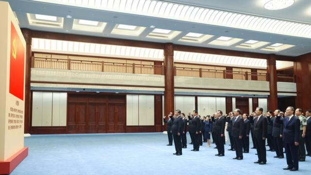 6月18日，中共最高領導層參觀中國共產黨歷史展覽後，重溫入黨誓詞。