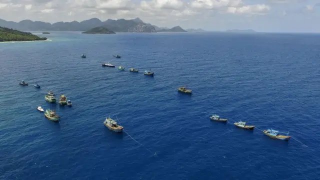 Indonesia sink foreign fishing boats