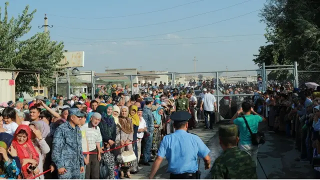 "Достук" өткөрмө бекетиндеги бир тараптуу киргизилген чектөөлөр алынды.