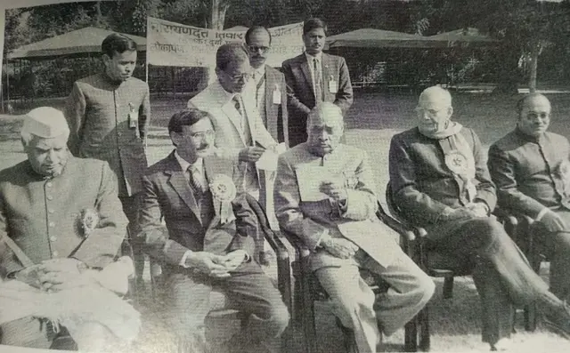 નરસિમ્હા રાવ અને અન્ય નેતાઓ સાથે એનડી તિવારી