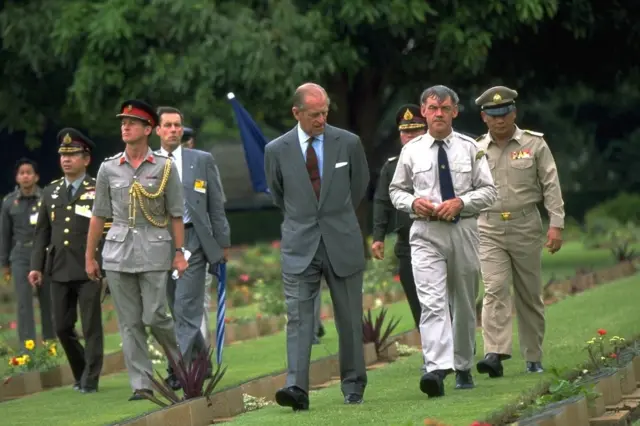 สมเด็จพระราชินีนาถเอลิซาเบธที่ 2 และ เจ้าชายฟิลิป ดยุคแห่งเอดินบะระ พระสวามี เสด็จพระราชดำเนินเยือนประเทศเทศไทยอย่างเป็นทางการ 2 ครั้ง ในปี พ.ศ. 2515 และ 2539