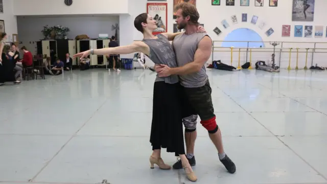 Catherine Wreford ensayando