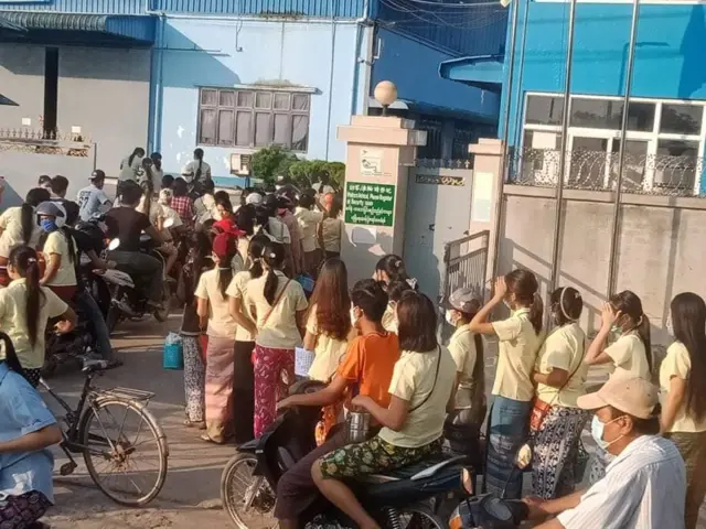 ပုသိမ်မှာ ဧပြီ၂၀ ရက်က ဖွင့်တဲ့ အထည်ချုပ်စက်ရုံ အဝင်