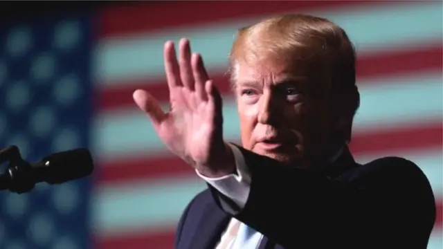 डोनल्ड ट्रंप