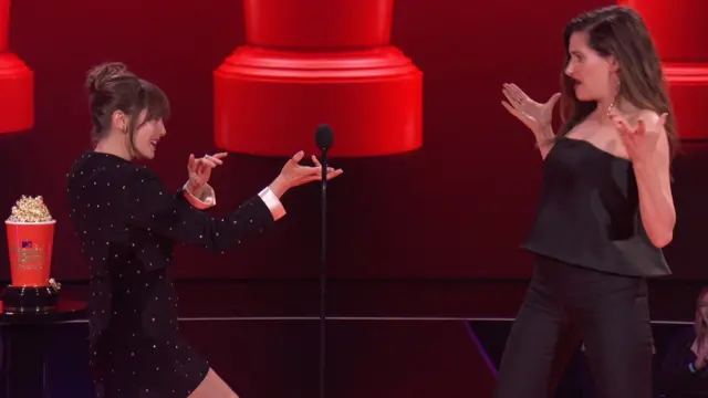 Wandavision's Elizabeth Olsen and Kathryn Hahn