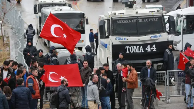 У голландского консульства в Анкаре