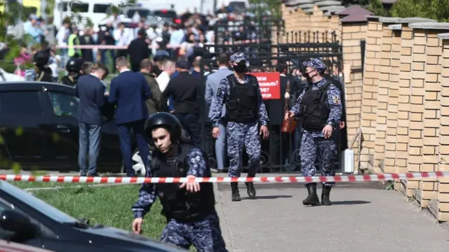 તાતારસ્તાનના રાષ્ટ્રપતિ રુસ્તમ મિલિખાનોફે પત્રકારોને સ્કૂલની બહારથી કહ્યું કે, આ એક આપદા છે અને 12 બાળકો અને 4 કિશોરોનો હૉસ્પિટલમાં ઇલાજ ચાલી રહ્યો છે.