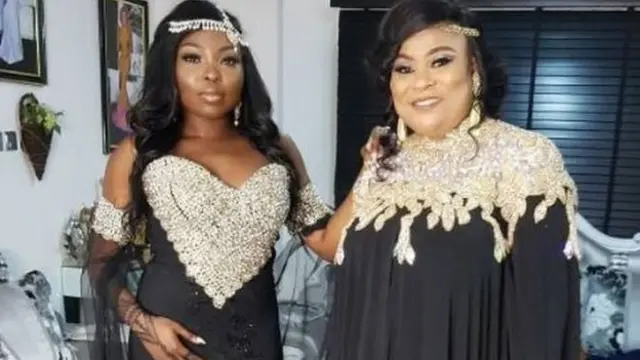 Sola Sobowale and her pickin.