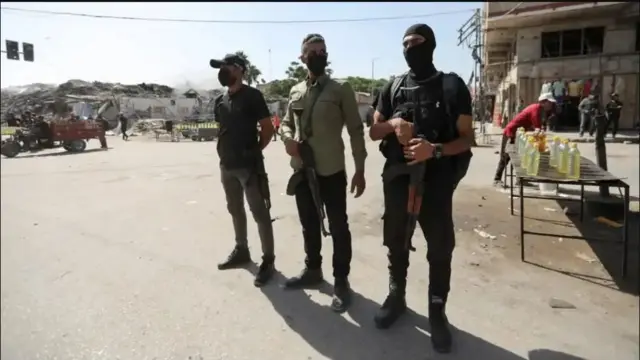 Dagaalyahanada Xamas ayaa lagu arkayay wadddooyiinka qaza