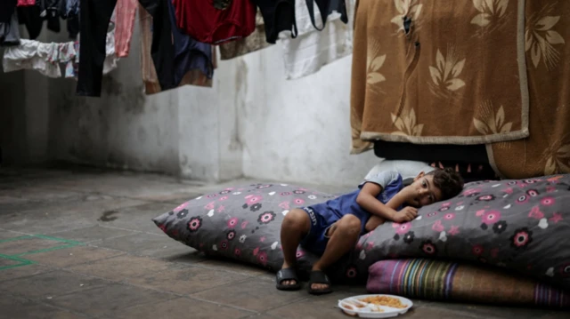 লেবাননে অনেকে আশ্রয়কেন্দ্রে অবস্থান নিয়েছে