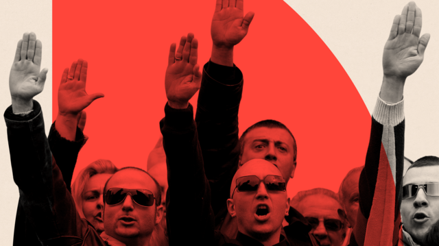 Pessoas fazendo a 'saudação romana' em funeral em Roma