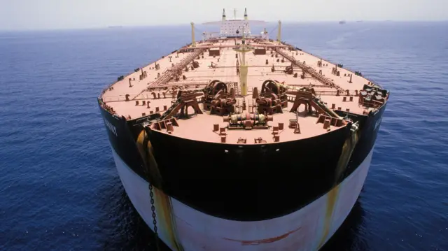 Supertanker di Selat Hormuz