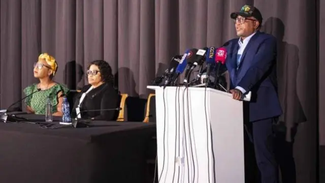 Umunyamabanga mukuru wa ANC Fikile Mbalula mu kiganiro n'abanyamakuru kuri iki cyumweru, tariki ya kabiri Kamena (6) mu 2024