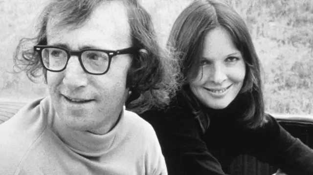 Los actores Woody Allen y Diane Keaton en el set de la película de comedia El dormilón en 1973.
