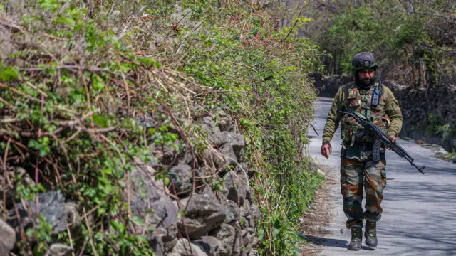 మిలటరీ యూనిఫామ్, త్రివిధ దళాలు, ఆర్మీ, ఎయిర్‌ ఫోర్స్, నేవీ, భారత న్యాయ సంహిత