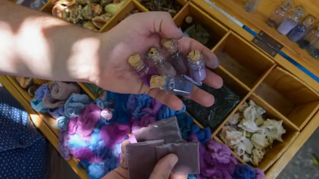 टायरियन पर्पल रंग