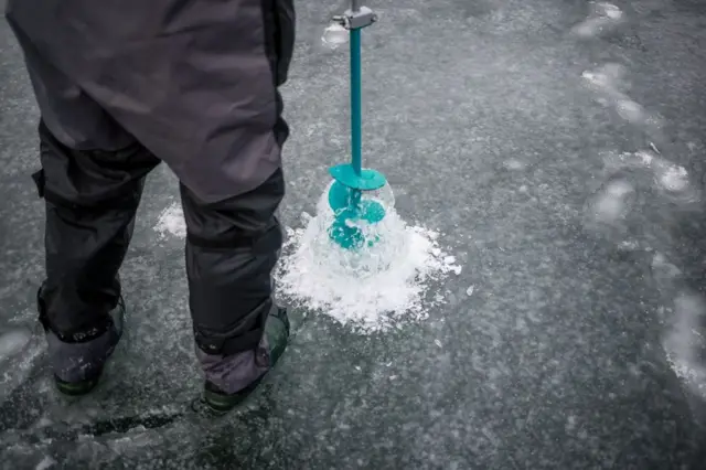pecanje u poljskoj, pecanje u ledu u poljskoj