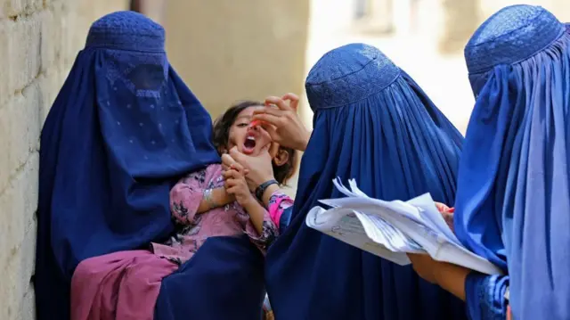 በአፍጋኒስታን የታሊባን ባለስልጣናት የቤት ለቤት የፖሊዮ ክትባት እንዳይሰጥ ከልክለዋል